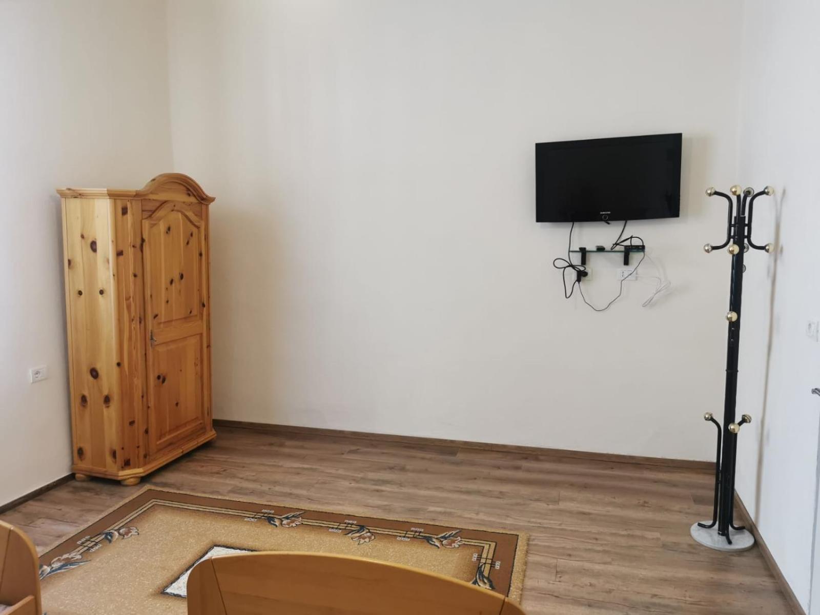 Gm Tirana Hostel Buitenkant foto