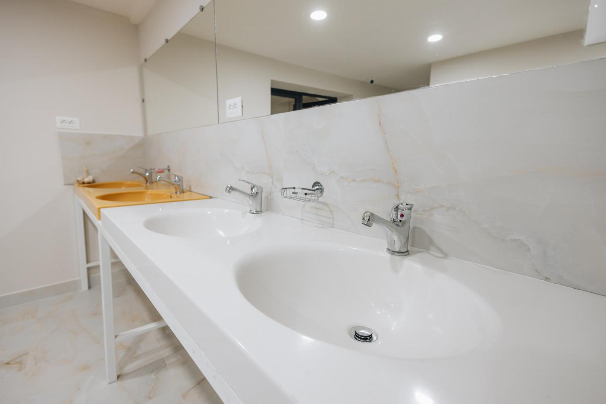 Gm Tirana Hostel Buitenkant foto