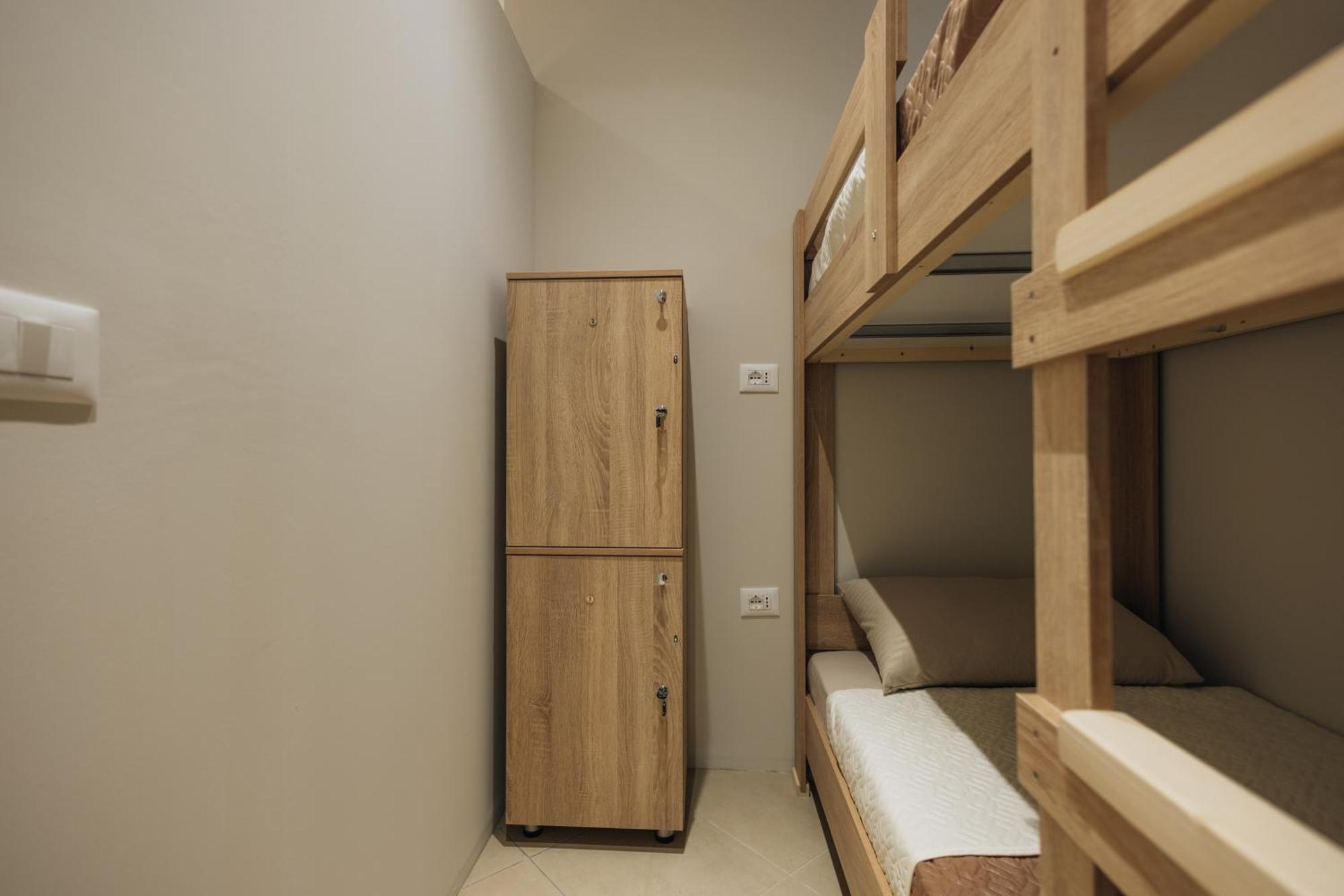 Gm Tirana Hostel Buitenkant foto