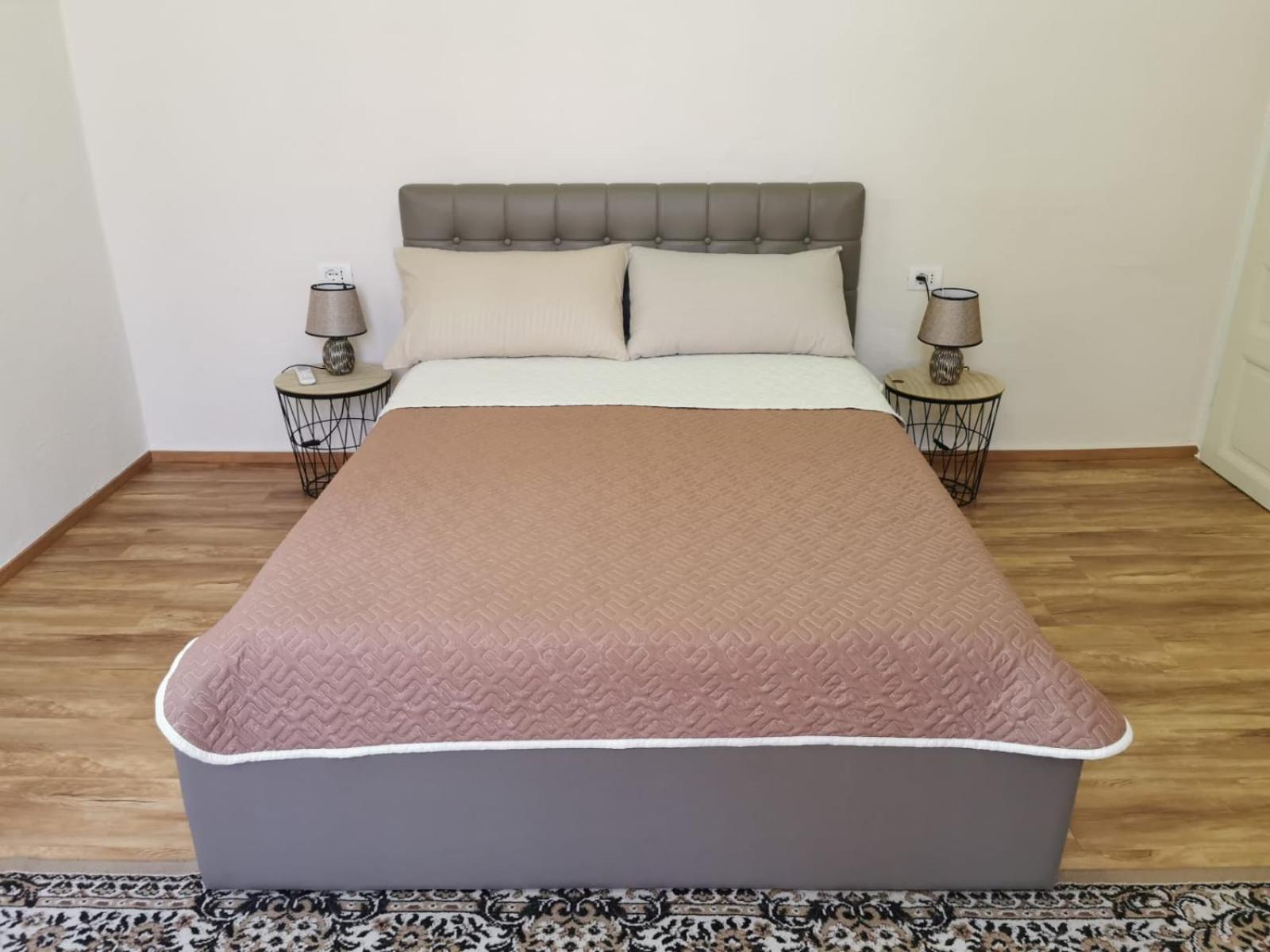 Gm Tirana Hostel Buitenkant foto